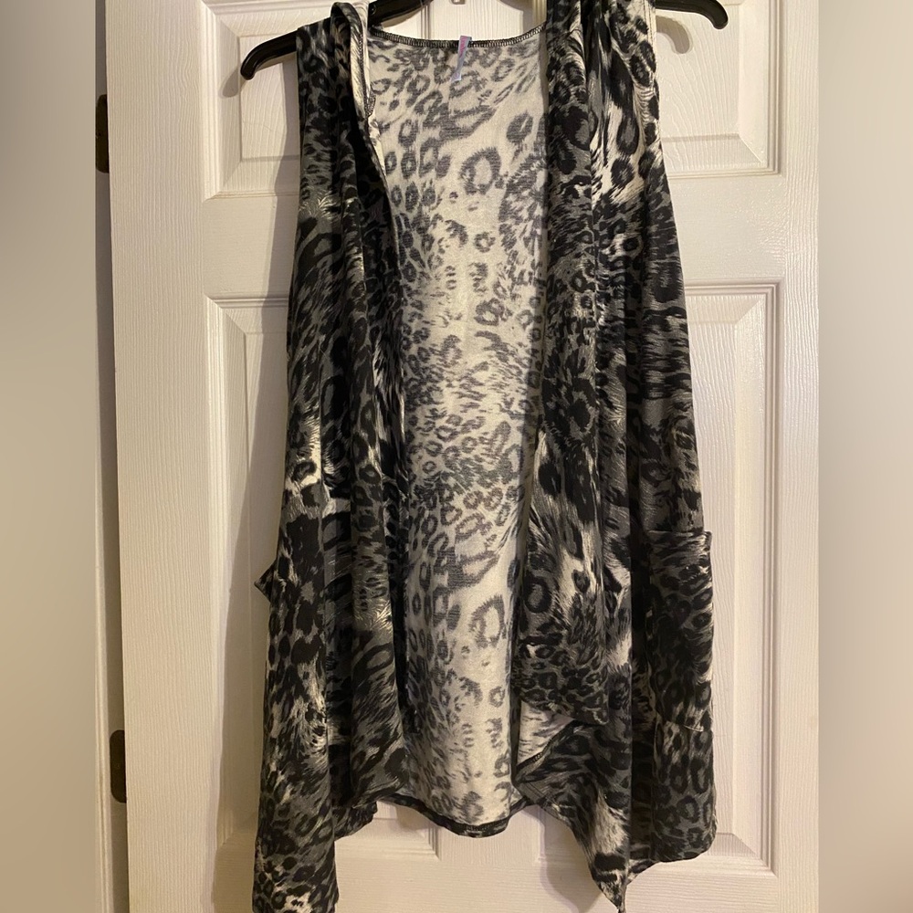 Azules sleeveless cardigan with pockets Sz large